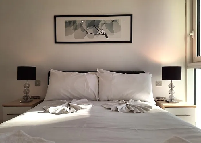 Still Life Aldgate Deluxe